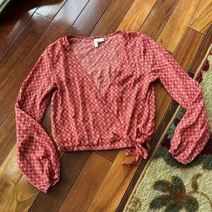 Really pretty maroon Sky and Sparrow top.